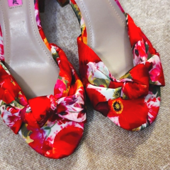 NEW Betsy Johnson Fay Floral Satin Tie-bow Peep toe heels with ankle straps, 8 - Picture 2 of 11
